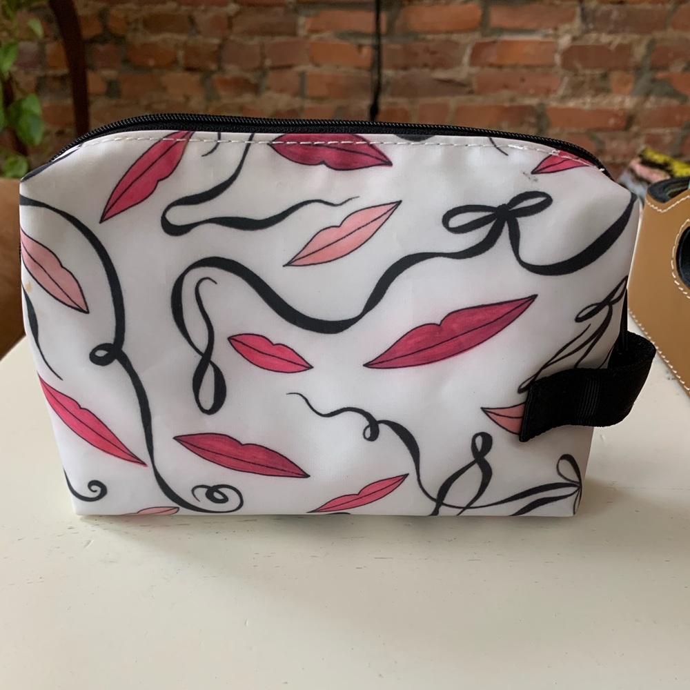 Cosmetic bag